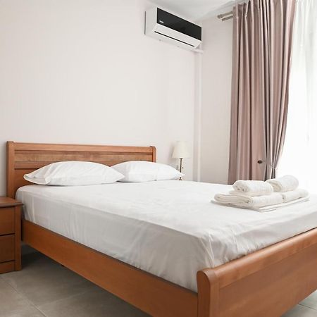 Faidra Apartments เนอาเปรามอส ภายนอก รูปภาพ
