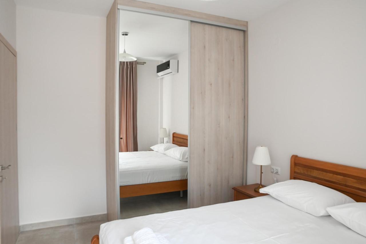 Faidra Apartments เนอาเปรามอส ภายนอก รูปภาพ